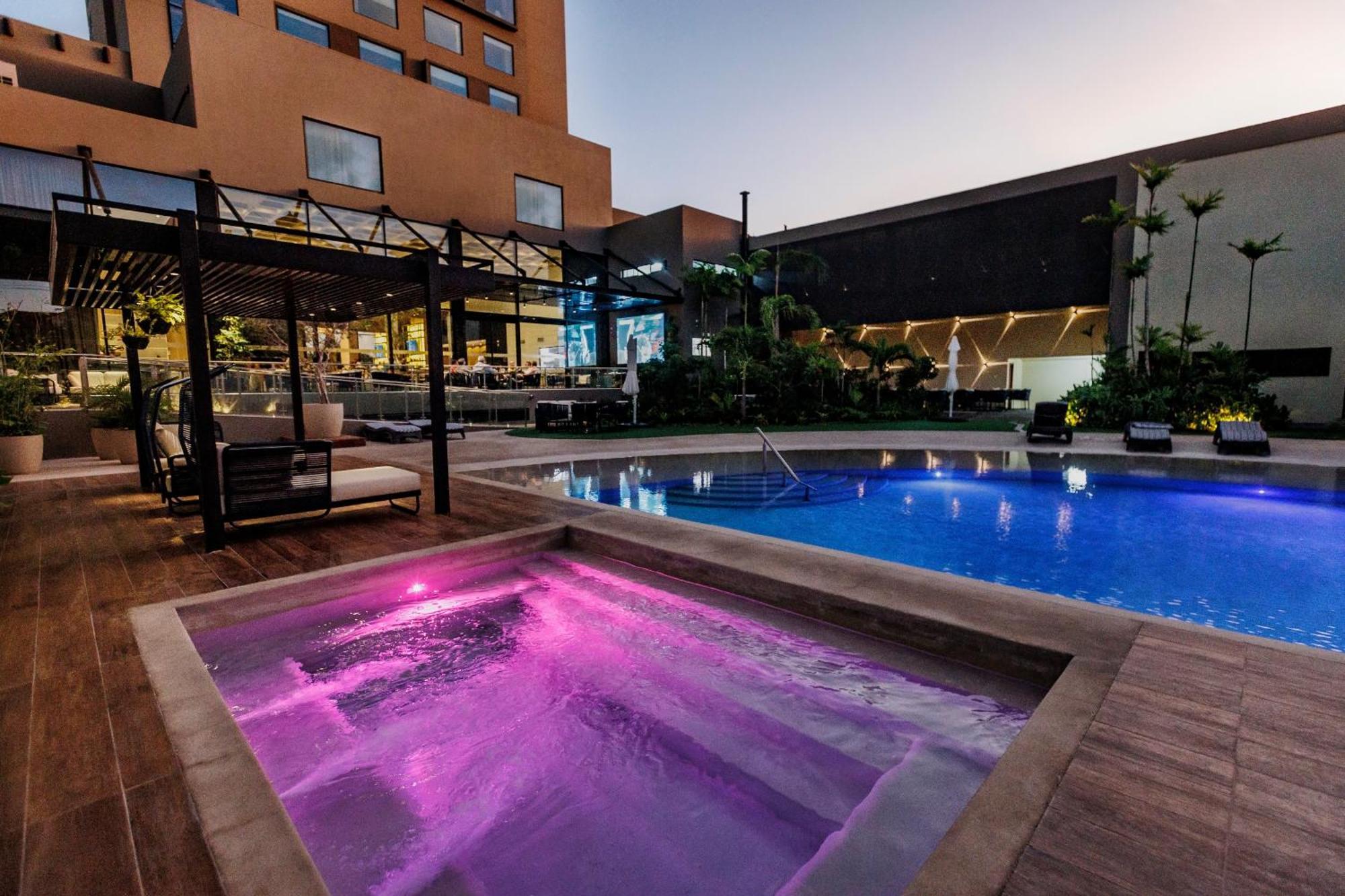 Novotel サンタ・クルス・デ・ラ・シエラ エクステリア 写真