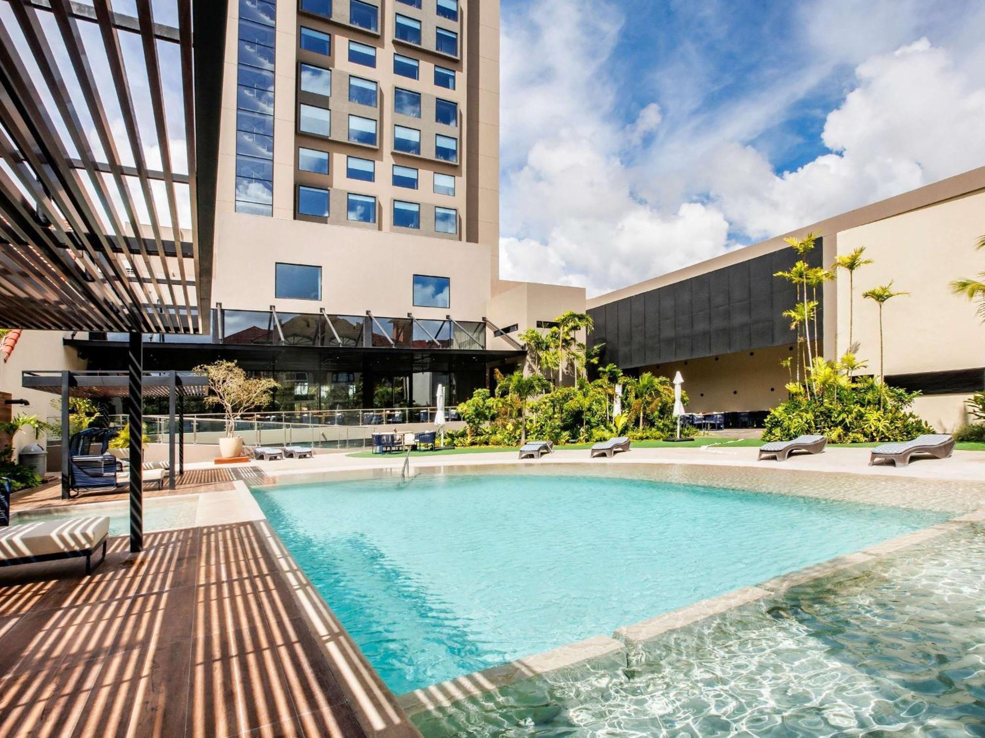 Novotel サンタ・クルス・デ・ラ・シエラ エクステリア 写真